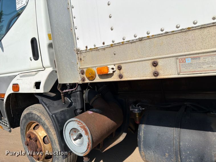 image for item FK0205 1999 Mitsubishi Fuso FH211 box truck