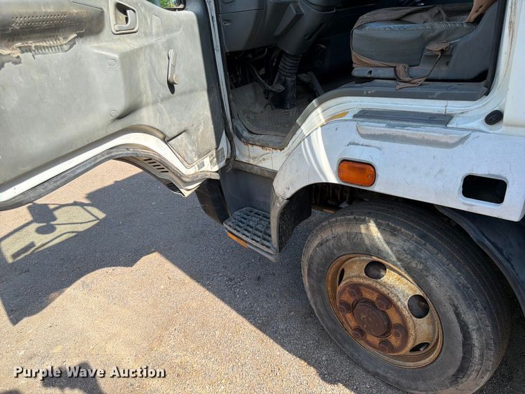image for item FK0205 1999 Mitsubishi Fuso FH211 box truck