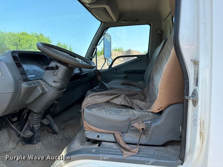 image for item FK0205 1999 Mitsubishi Fuso FH211 box truck