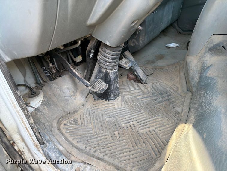 image for item FK0205 1999 Mitsubishi Fuso FH211 box truck