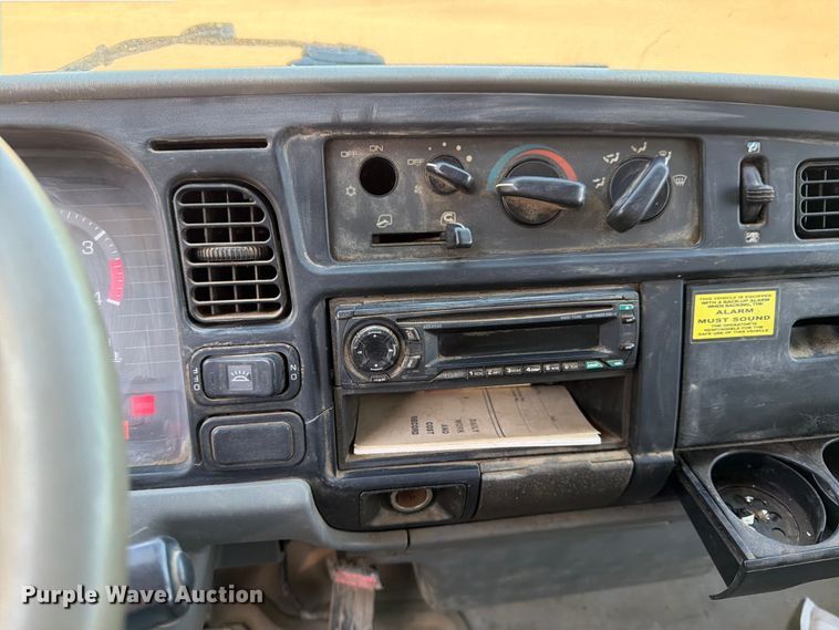 image for item FK0205 1999 Mitsubishi Fuso FH211 box truck