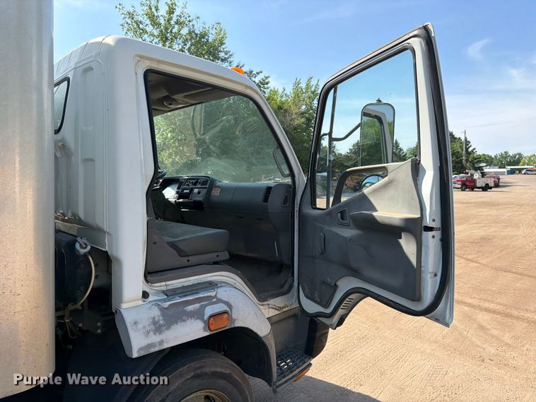 image for item FK0205 1999 Mitsubishi Fuso FH211 box truck