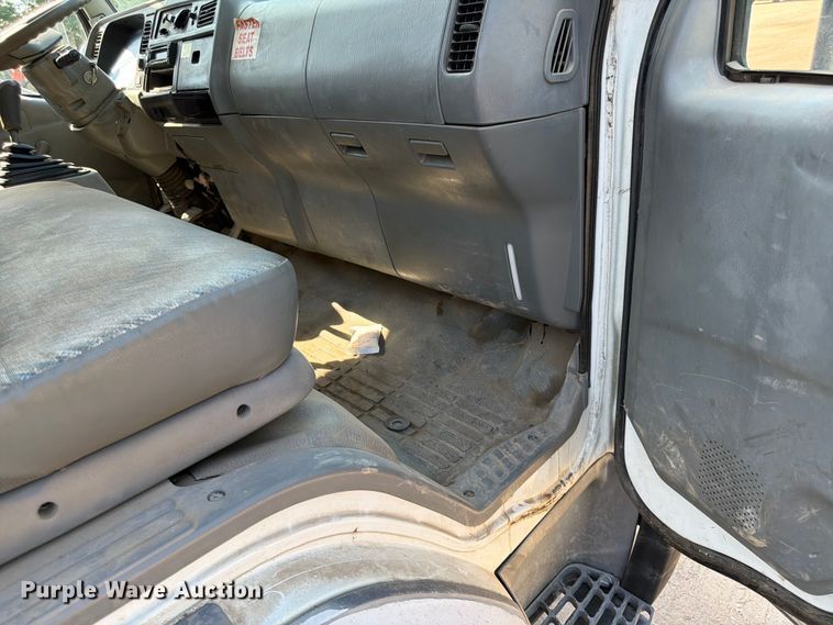 image for item FK0205 1999 Mitsubishi Fuso FH211 box truck
