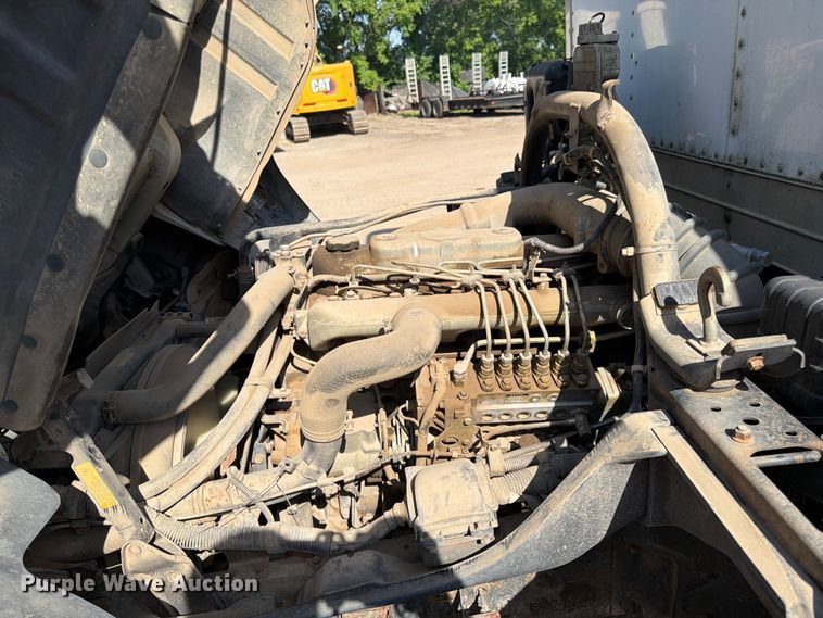 image for item FK0205 1999 Mitsubishi Fuso FH211 box truck