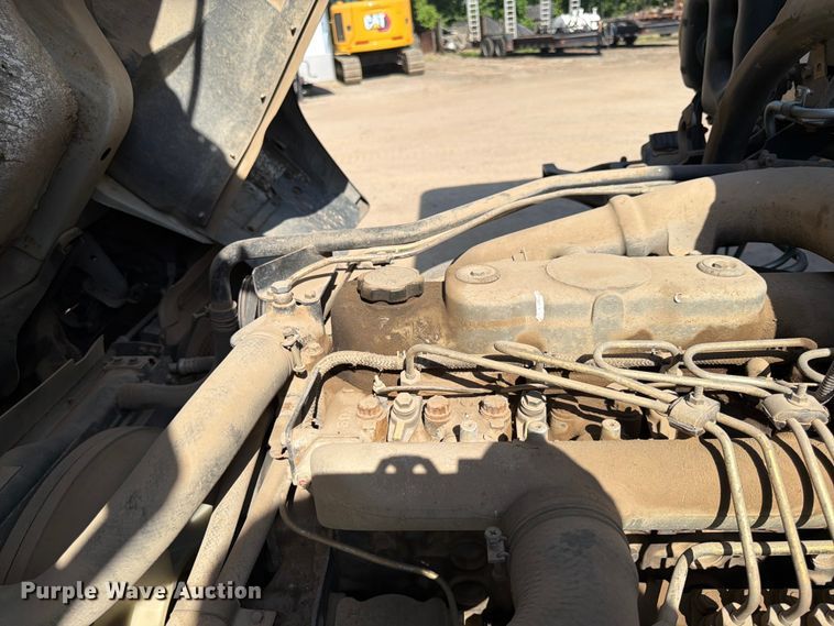 image for item FK0205 1999 Mitsubishi Fuso FH211 box truck