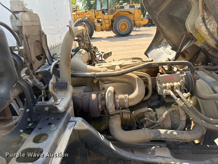 image for item FK0205 1999 Mitsubishi Fuso FH211 box truck