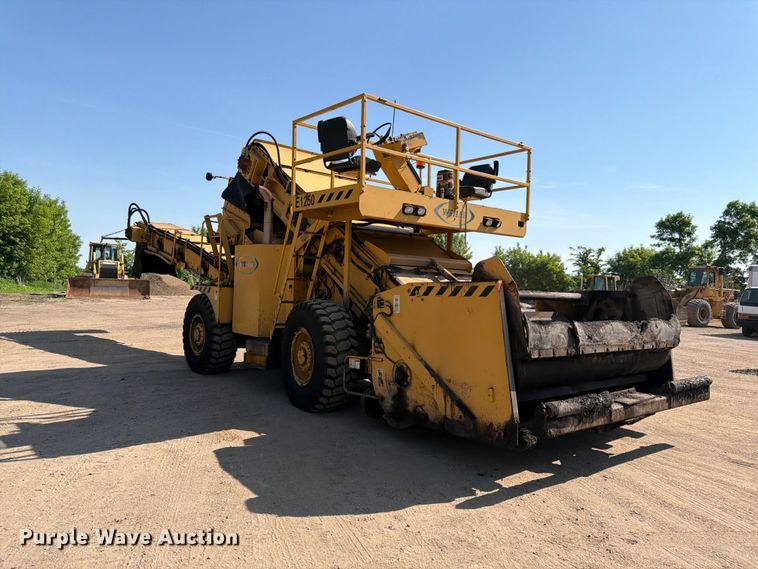 image for item FK0206 Weiler E1250 material transfer vehicle