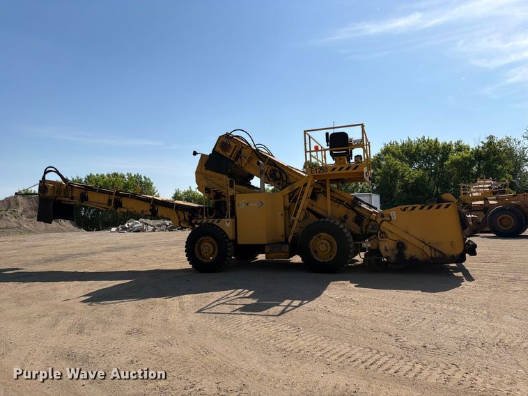 image for item FK0206 Weiler E1250 material transfer vehicle
