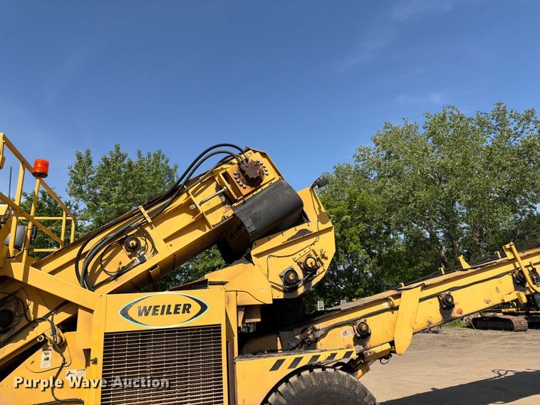 image for item FK0206 Weiler E1250 material transfer vehicle