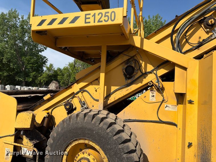 image for item FK0206 Weiler E1250 material transfer vehicle
