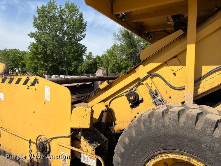 image for item FK0206 Weiler E1250 material transfer vehicle