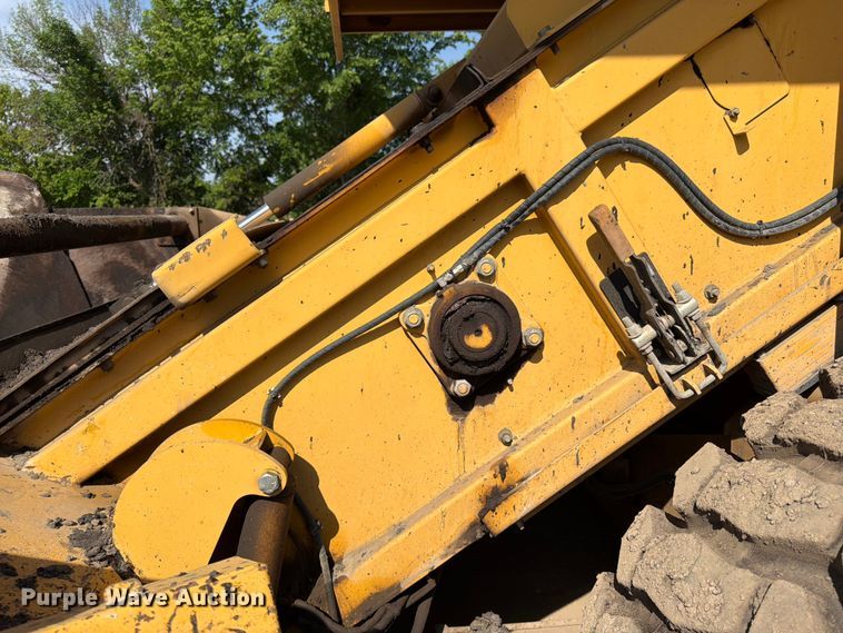 image for item FK0206 Weiler E1250 material transfer vehicle