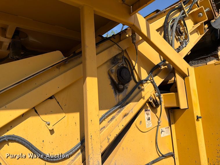 image for item FK0206 Weiler E1250 material transfer vehicle