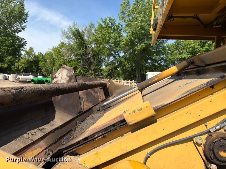 image for item FK0206 Weiler E1250 material transfer vehicle