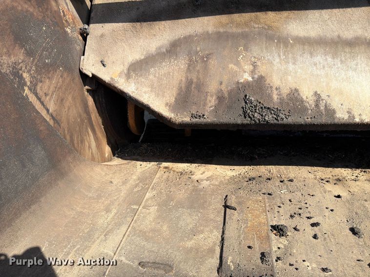 image for item FK0206 Weiler E1250 material transfer vehicle