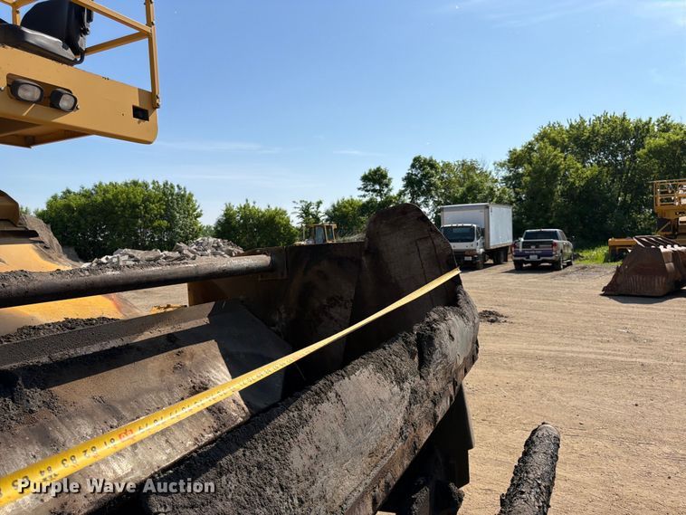image for item FK0206 Weiler E1250 material transfer vehicle