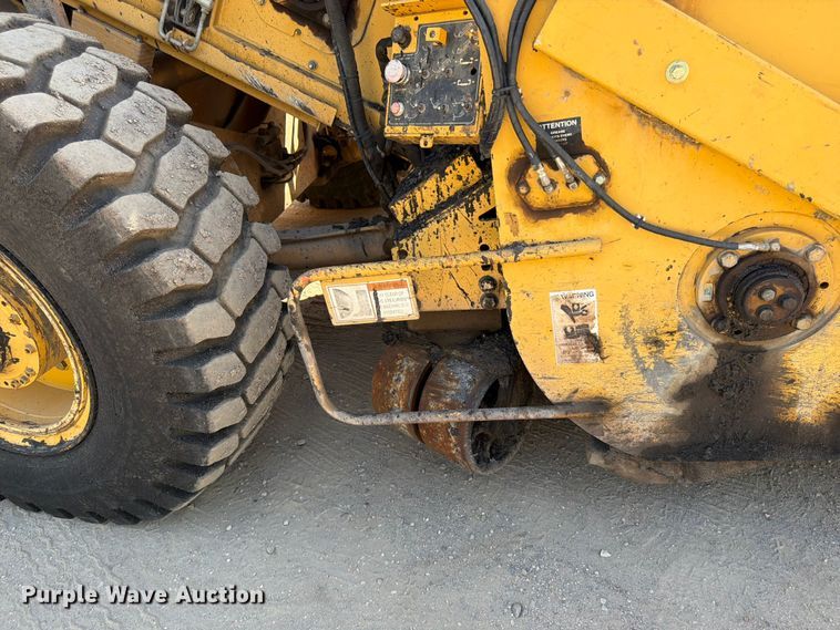 image for item FK0206 Weiler E1250 material transfer vehicle