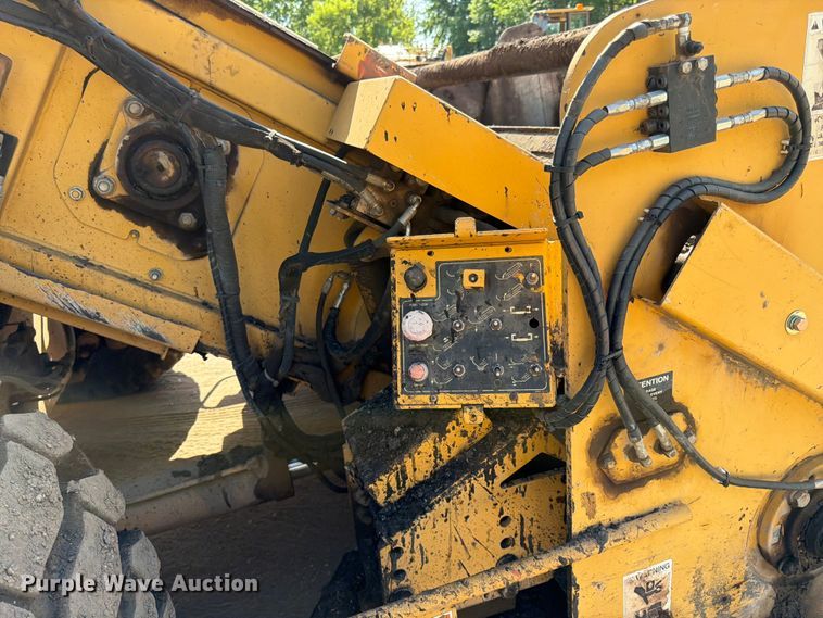 image for item FK0206 Weiler E1250 material transfer vehicle