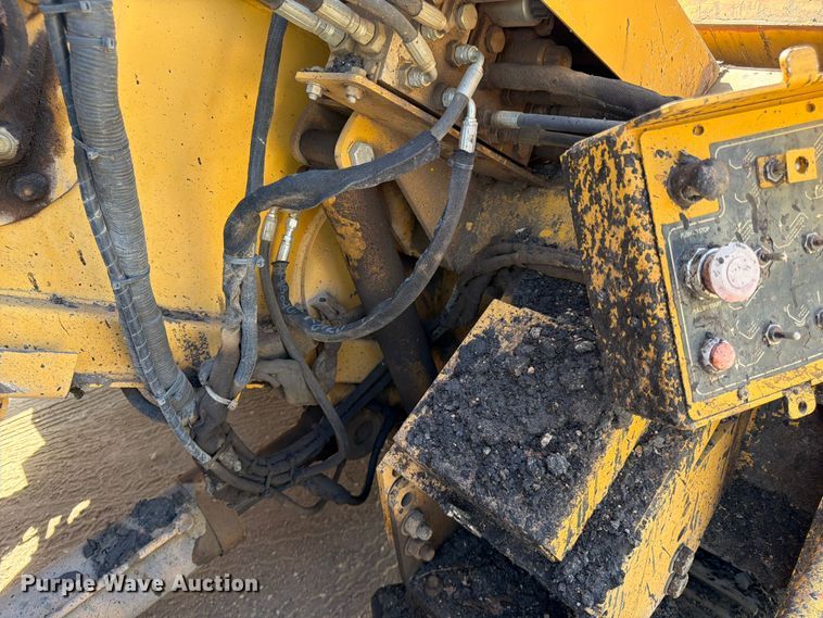image for item FK0206 Weiler E1250 material transfer vehicle