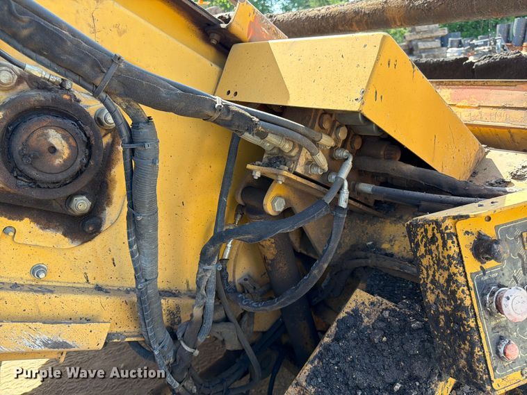 image for item FK0206 Weiler E1250 material transfer vehicle
