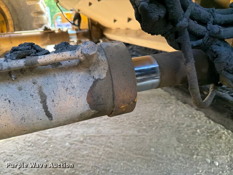image for item FK0206 Weiler E1250 material transfer vehicle
