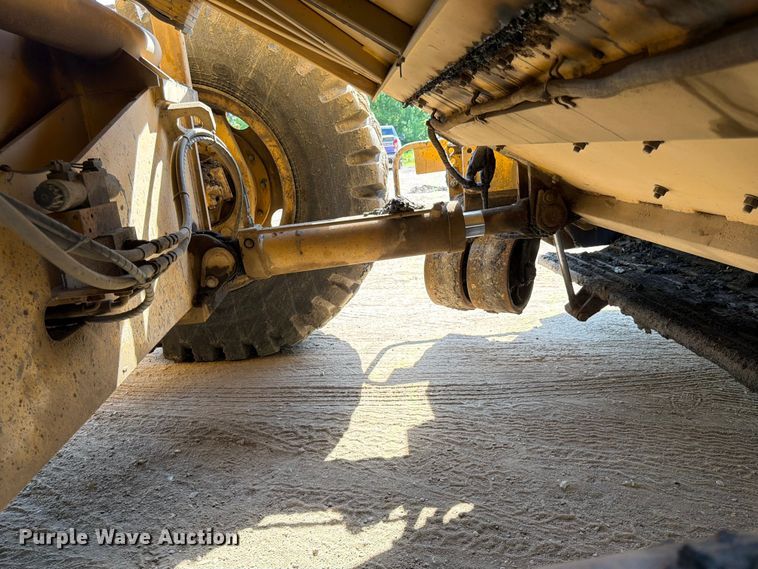 image for item FK0206 Weiler E1250 material transfer vehicle