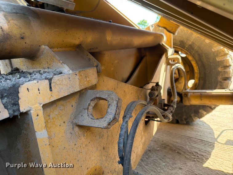 image for item FK0206 Weiler E1250 material transfer vehicle