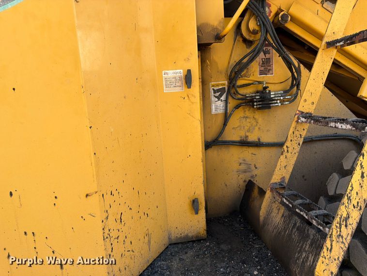 image for item FK0206 Weiler E1250 material transfer vehicle