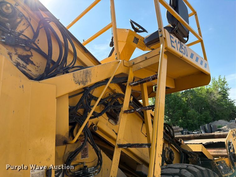 image for item FK0206 Weiler E1250 material transfer vehicle