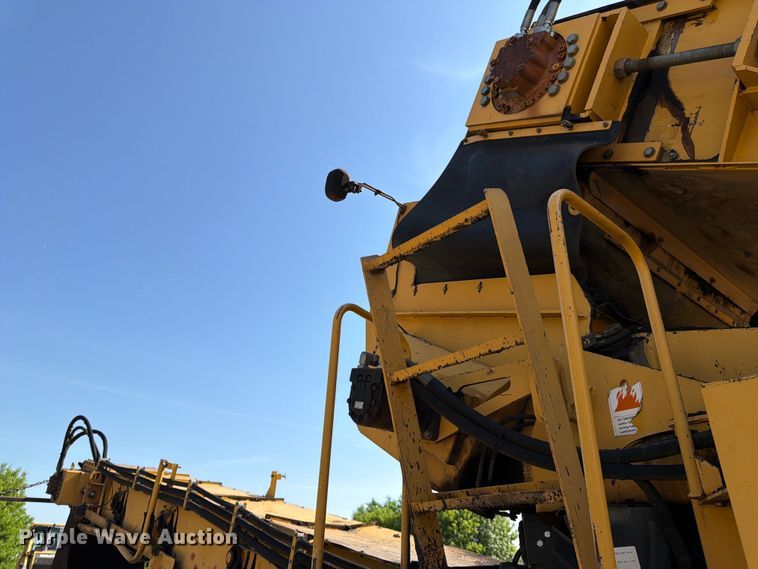 image for item FK0206 Weiler E1250 material transfer vehicle