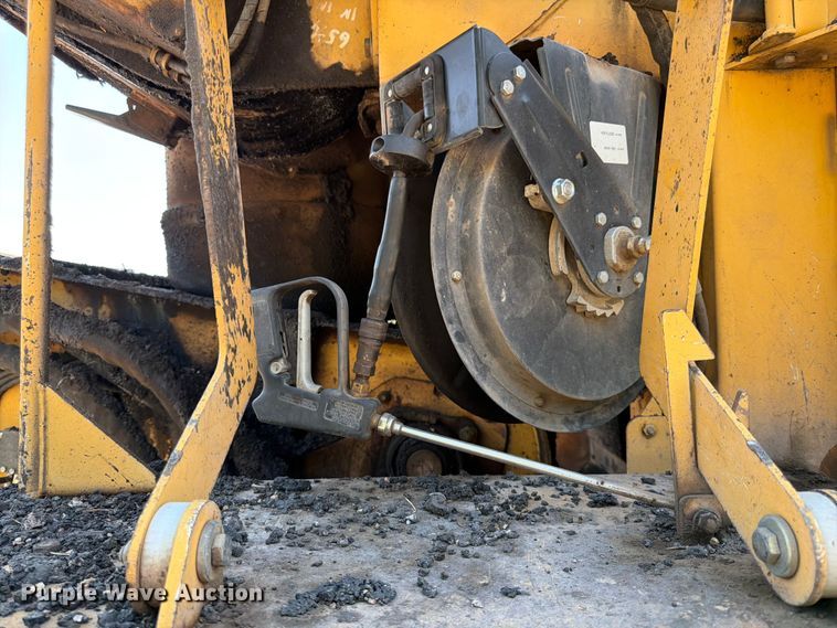 image for item FK0206 Weiler E1250 material transfer vehicle