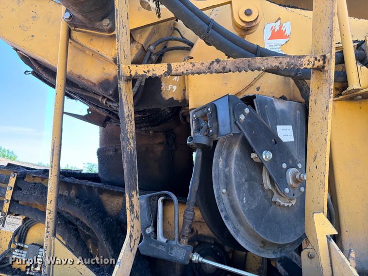 image for item FK0206 Weiler E1250 material transfer vehicle