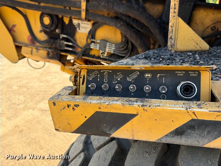 image for item FK0206 Weiler E1250 material transfer vehicle