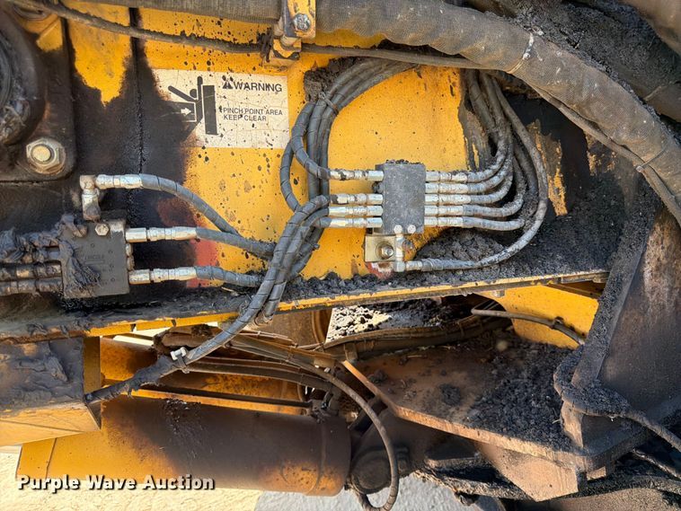image for item FK0206 Weiler E1250 material transfer vehicle