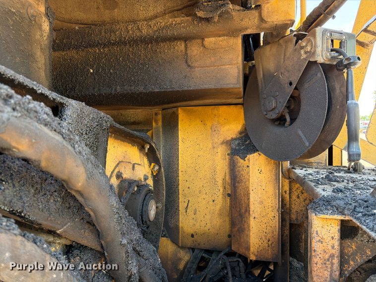 image for item FK0206 Weiler E1250 material transfer vehicle