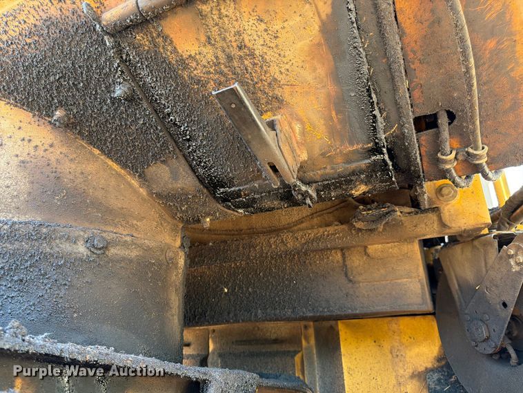 image for item FK0206 Weiler E1250 material transfer vehicle