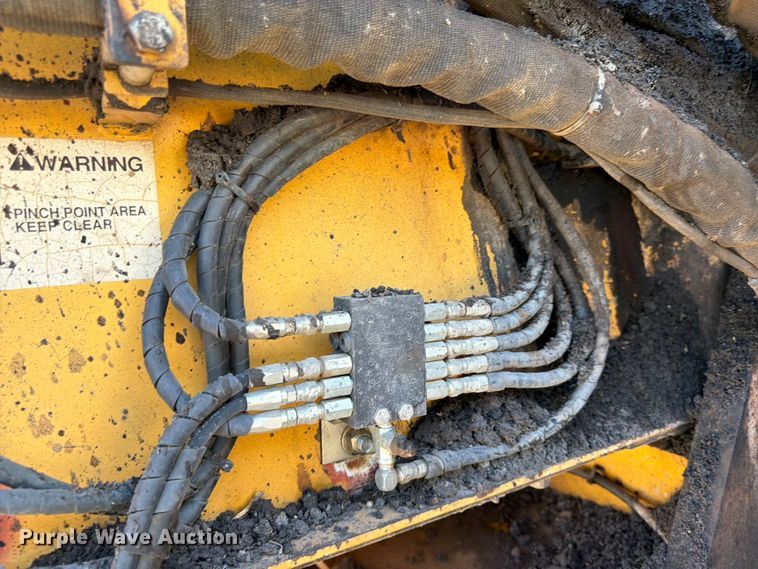 image for item FK0206 Weiler E1250 material transfer vehicle