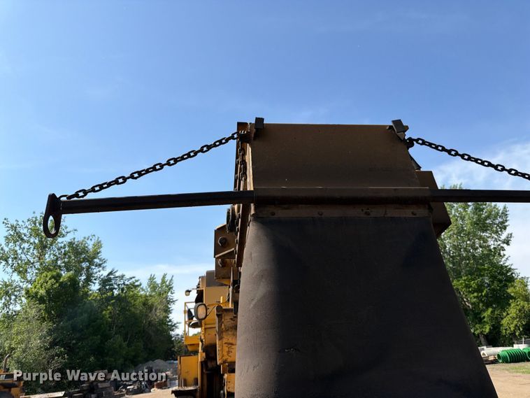 image for item FK0206 Weiler E1250 material transfer vehicle