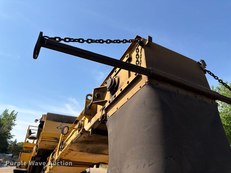 image for item FK0206 Weiler E1250 material transfer vehicle