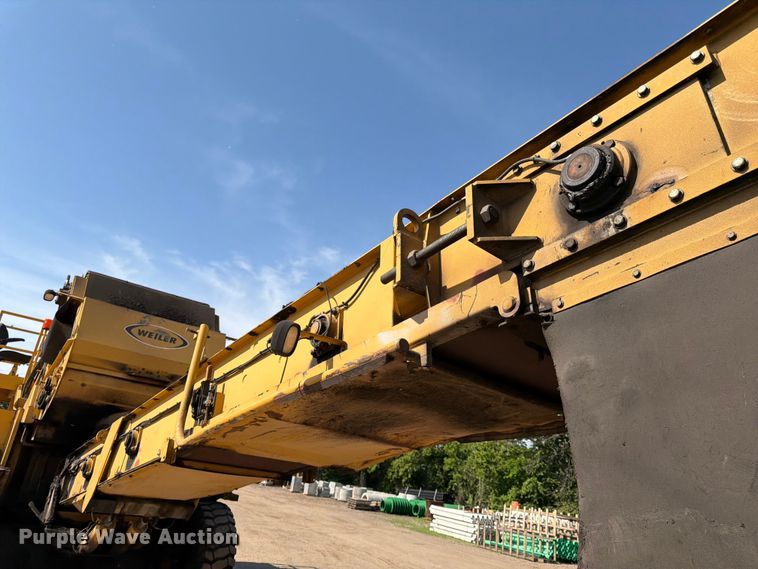 image for item FK0206 Weiler E1250 material transfer vehicle