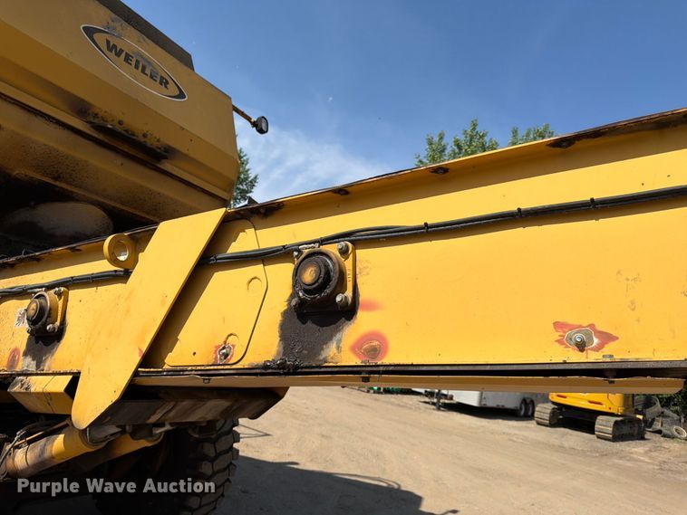 image for item FK0206 Weiler E1250 material transfer vehicle