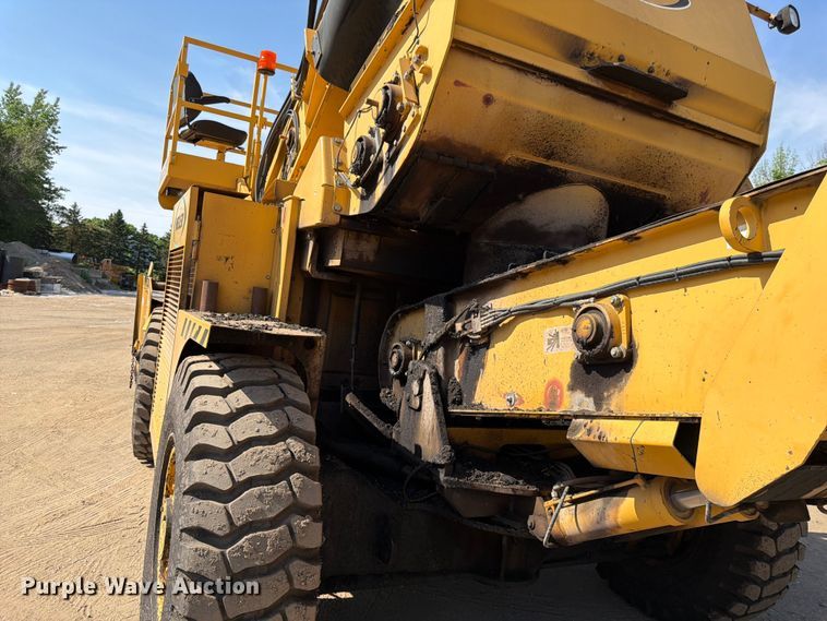 image for item FK0206 Weiler E1250 material transfer vehicle