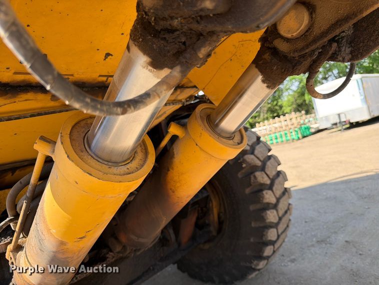 image for item FK0206 Weiler E1250 material transfer vehicle