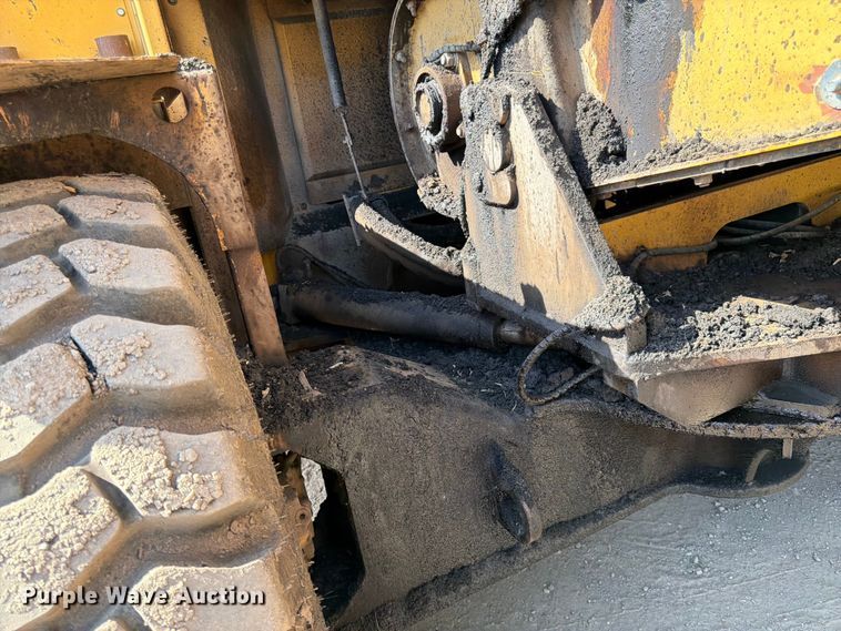image for item FK0206 Weiler E1250 material transfer vehicle
