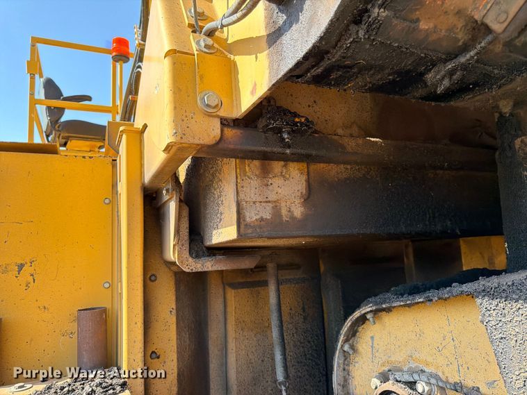 image for item FK0206 Weiler E1250 material transfer vehicle