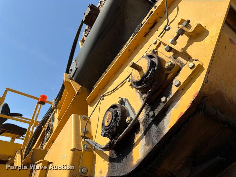 image for item FK0206 Weiler E1250 material transfer vehicle