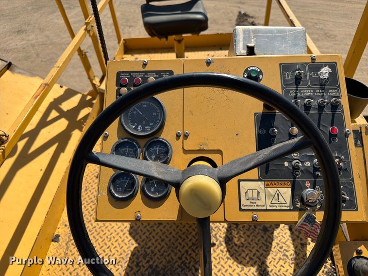 image for item FK0206 Weiler E1250 material transfer vehicle