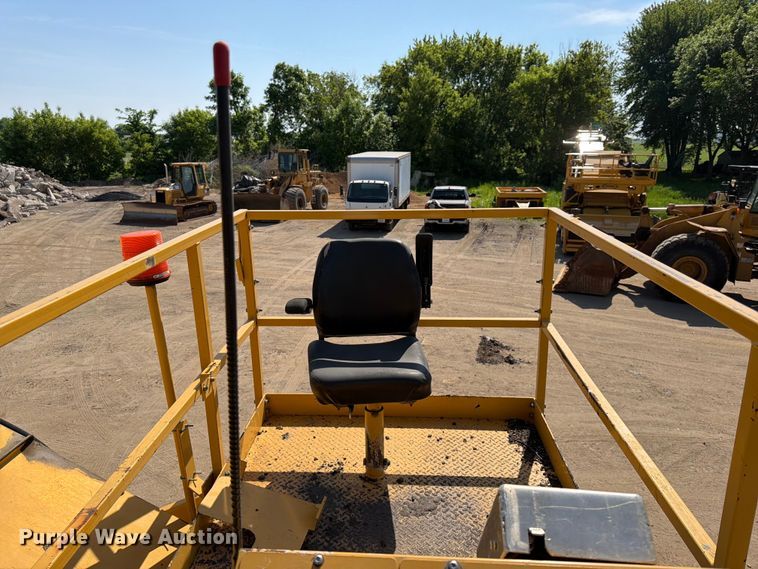 image for item FK0206 Weiler E1250 material transfer vehicle