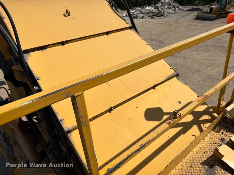 image for item FK0206 Weiler E1250 material transfer vehicle
