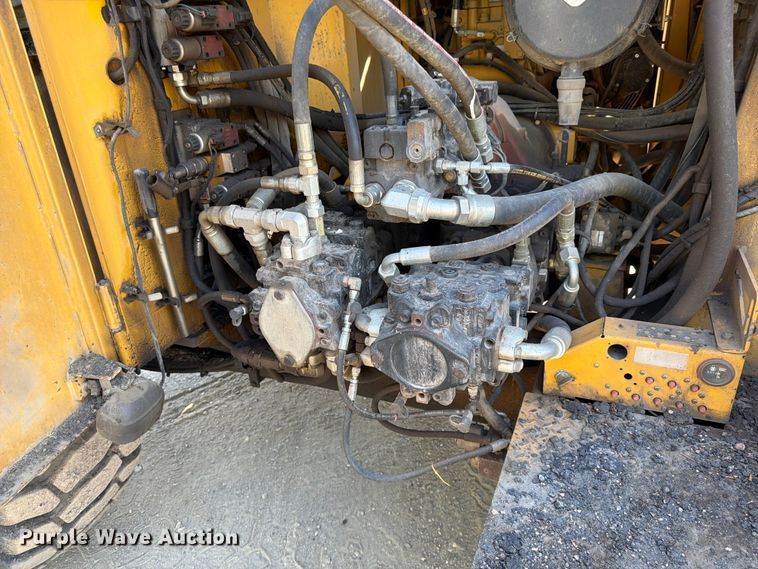 image for item FK0206 Weiler E1250 material transfer vehicle